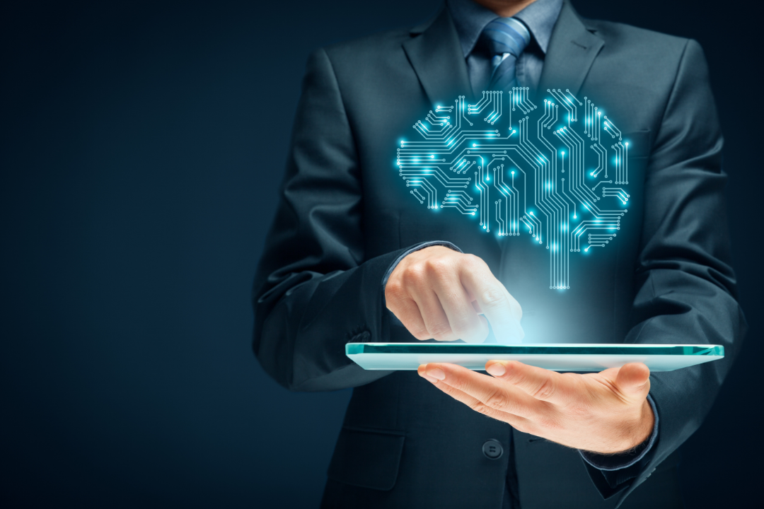 Inteligência artificial no varejo: imagem mostra homem de negócios utilizando tablet.